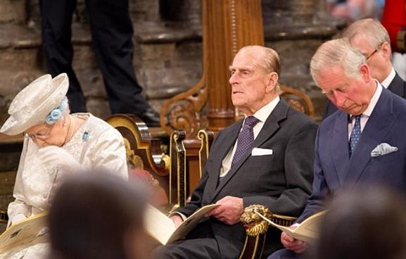 一组照片表明查尔斯王子对王位没兴趣