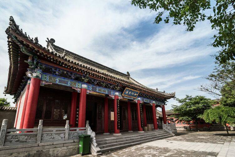 不知香積寺,數里入雲峰.仲夏再踏香積寺