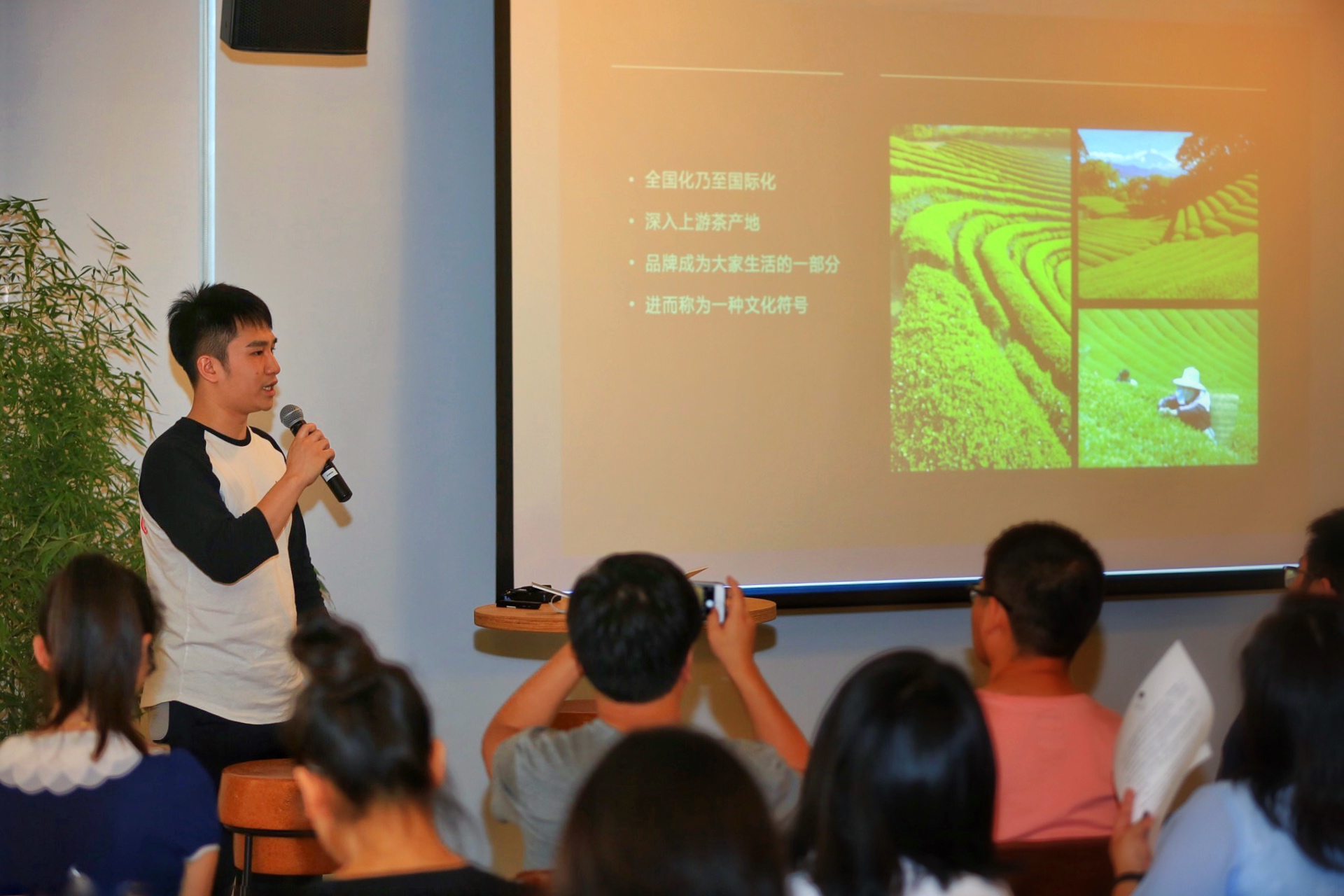 据悉,2016年下旬,喜茶获得了idg资本以及知名投资人何伯权(乐百氏创始