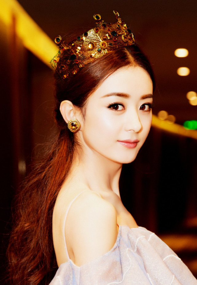 赵丽颖是戴皇冠最美的女星,小土妞变身女王范儿