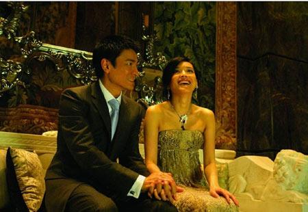 2005年,官恩娜涉足影视圈,在《酒店风云》中凭借饰演对吴卓羲痴情的李