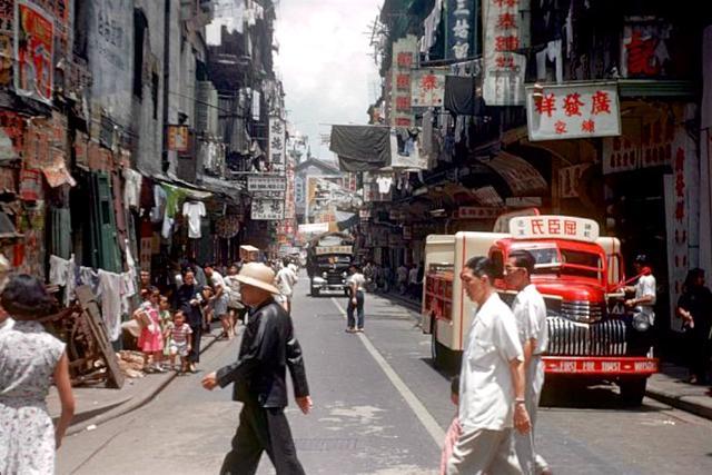 為as watson有限公司提供貨物(蒸餾水-泡沫飲料)的卡車.香港,1953年.