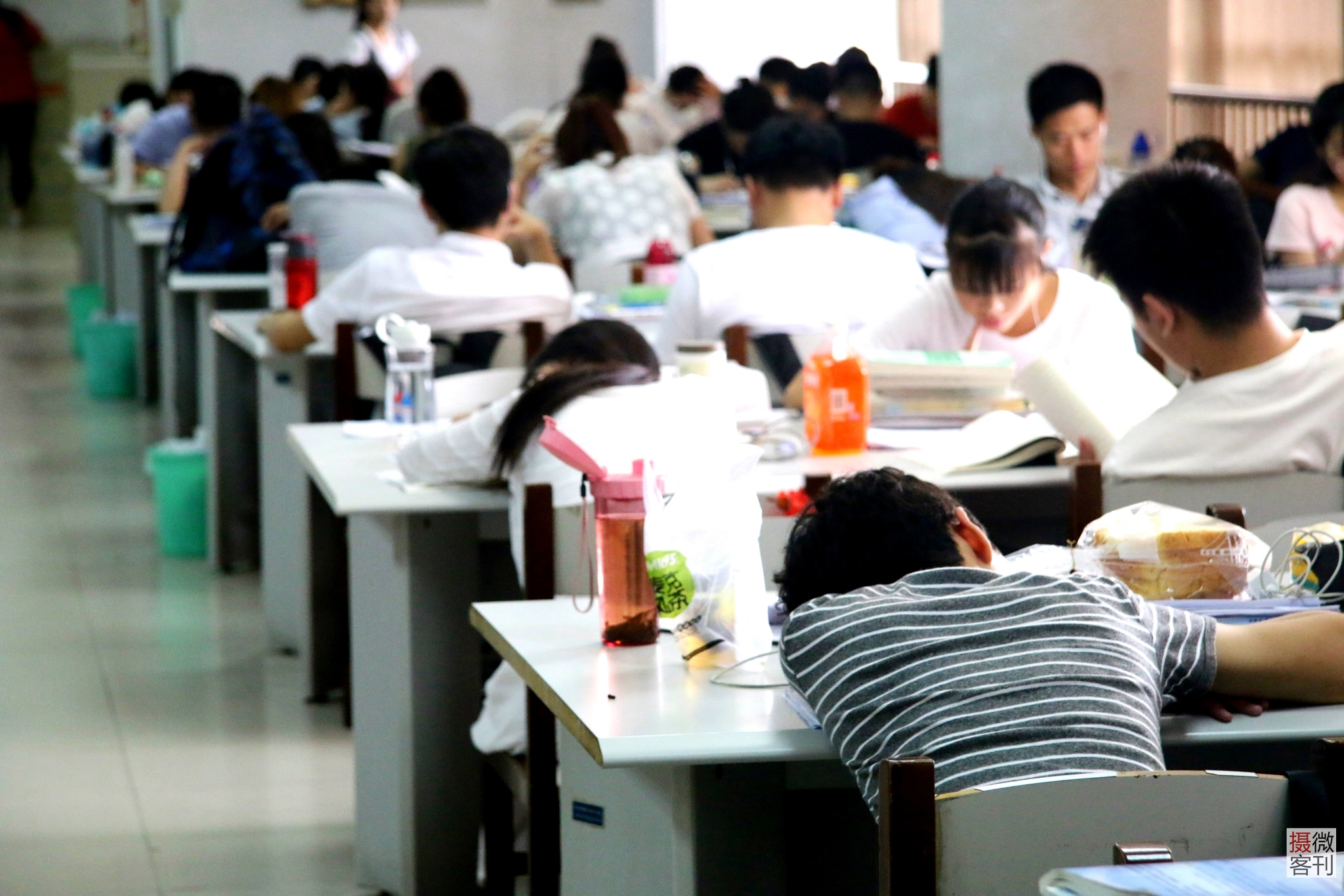 高溫天圖書館爆滿 大學生扎堆避暑一座難求