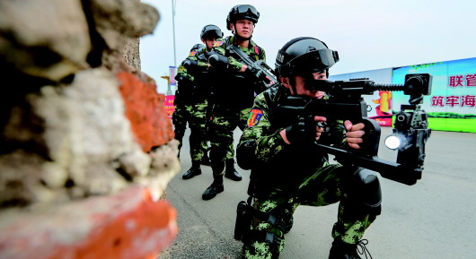 青岛边防有了反恐雷霆战队 配备各类尖端武器