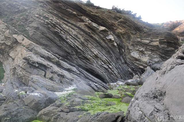 经北岩远古火山群地质公园,山旺国家地质公园,西南至临朐嵩山