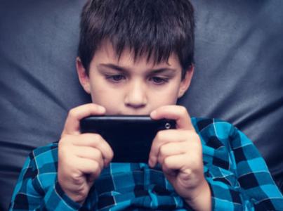 网瘾正在危害一个又一个的孩子，太可怕了！