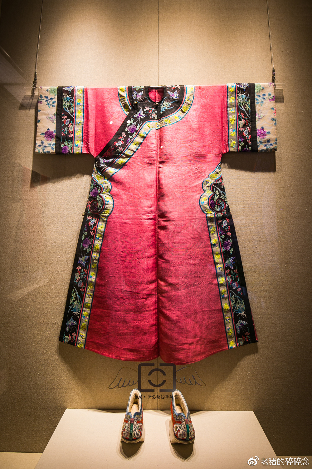 这才是真正的清朝人衣服实拍吉林博物院满族服饰