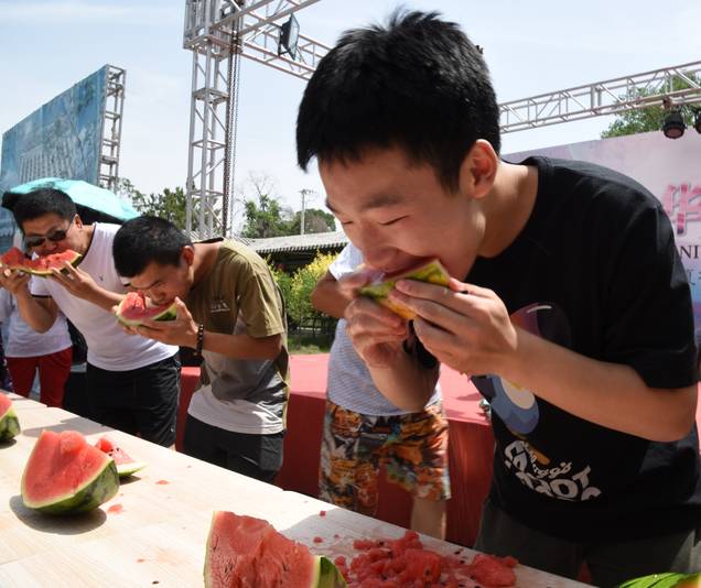 嚐遍清涼讓你在炎炎夏日吃個痛快本次潑水狂歡節為您準備好了西瓜樂爽