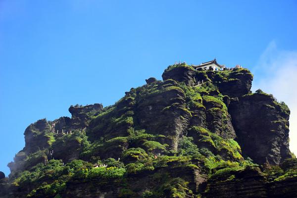 梵淨山頂天氣多變,山下下雨,山上可能陽光燦爛;山下晴天,山上可能