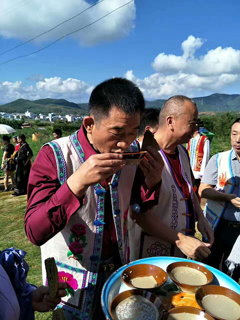 凉山彝族喝酒图片图片