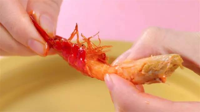 小龙虾完美剥壳法!只需三秒轻松搞定!