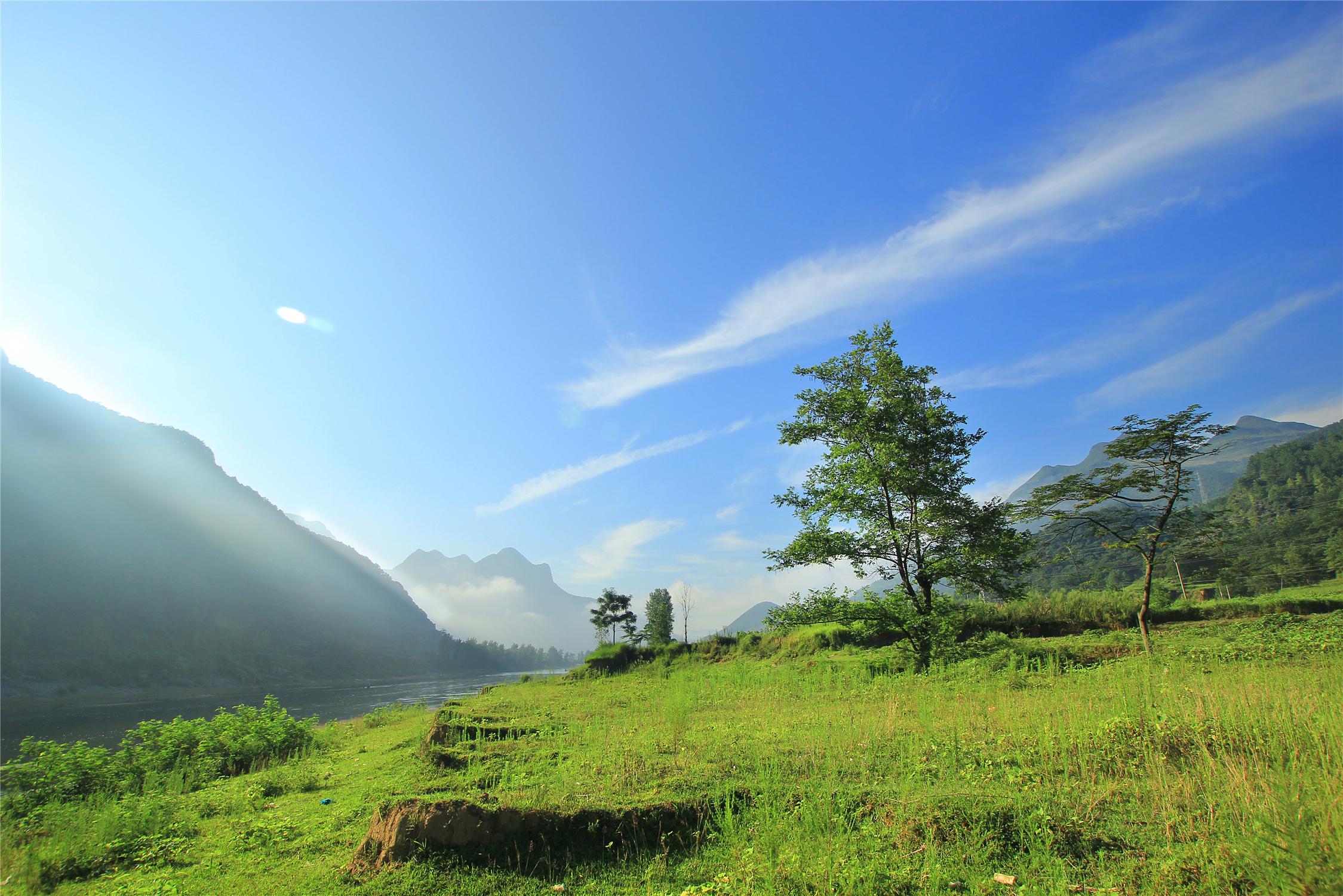 清遠陽山,位於廣東省西北部,清遠中部,南嶺山脈南麓,小北江中游,轄12