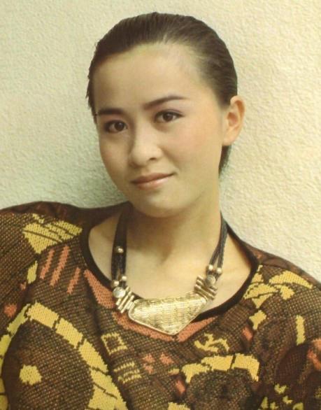 看完刘嘉玲20年前婚纱照,梁朝伟为何对她不离不弃