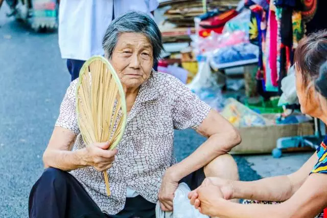 不用空调,一把蒲扇就能驱除所有暑气,有多少人是在奶奶的一把蒲扇下