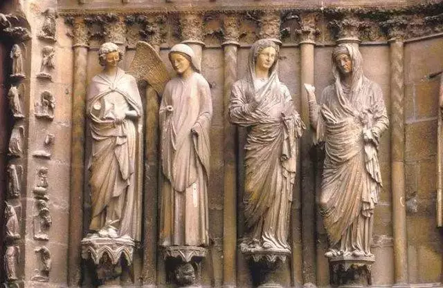 《圣母领报》与《圣母往见》,兰斯大教堂西大门