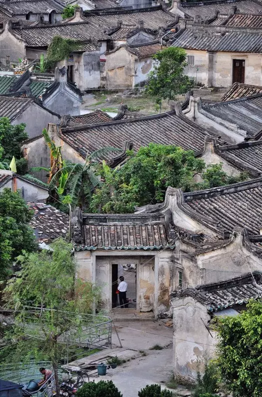 潮汕古民居群,整个村面积非常大,堪与大浦的侯邦一比,祠堂,老厝保存的