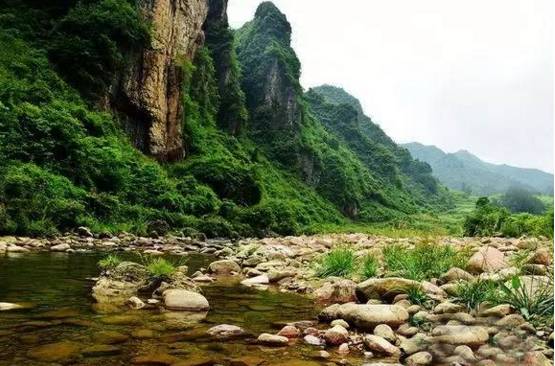 此地位於南鄭縣黃官鎮山裡的一個偏僻的小山村,距塘口約12公里.