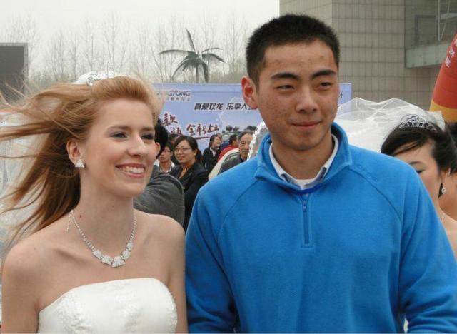 中国小伙娶了乌克兰美女小日子过得幸福美满