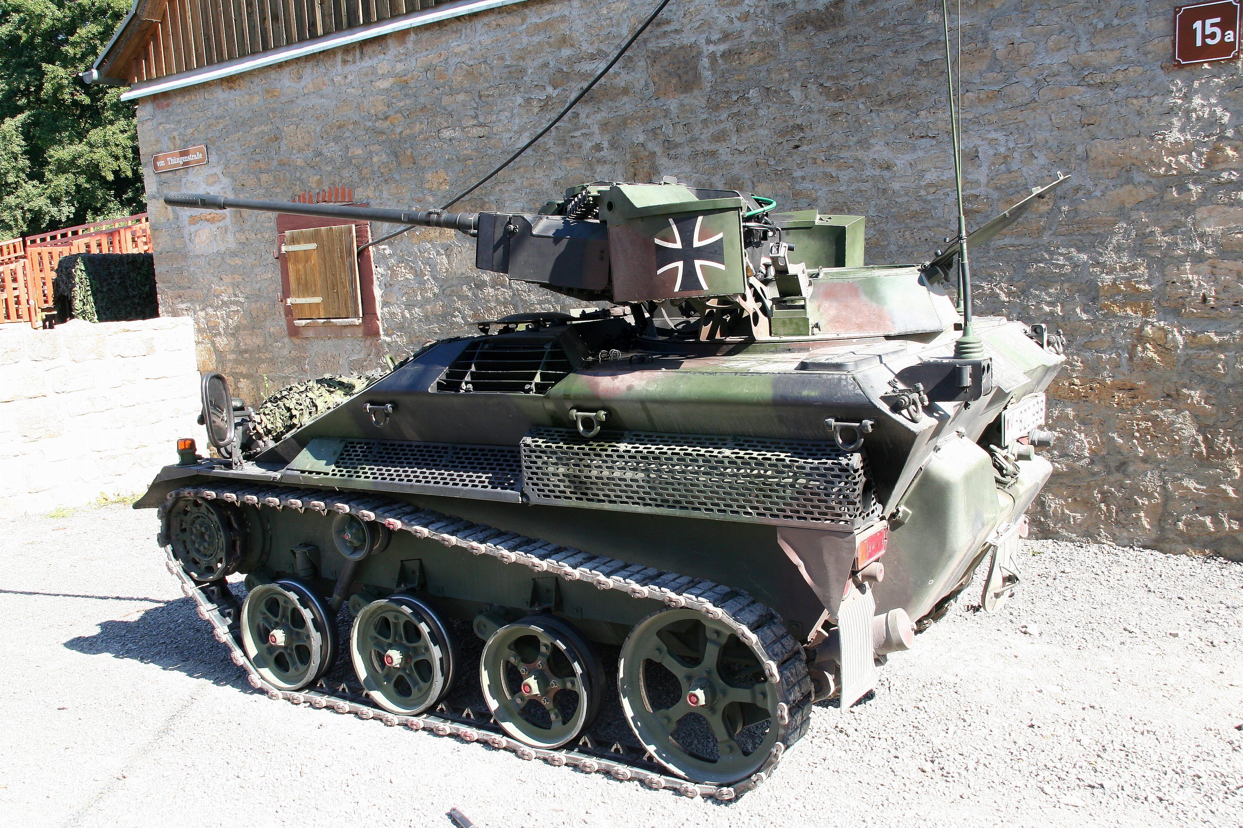 世界现役最小的德军鼹鼠空降装甲车 很q很迷你