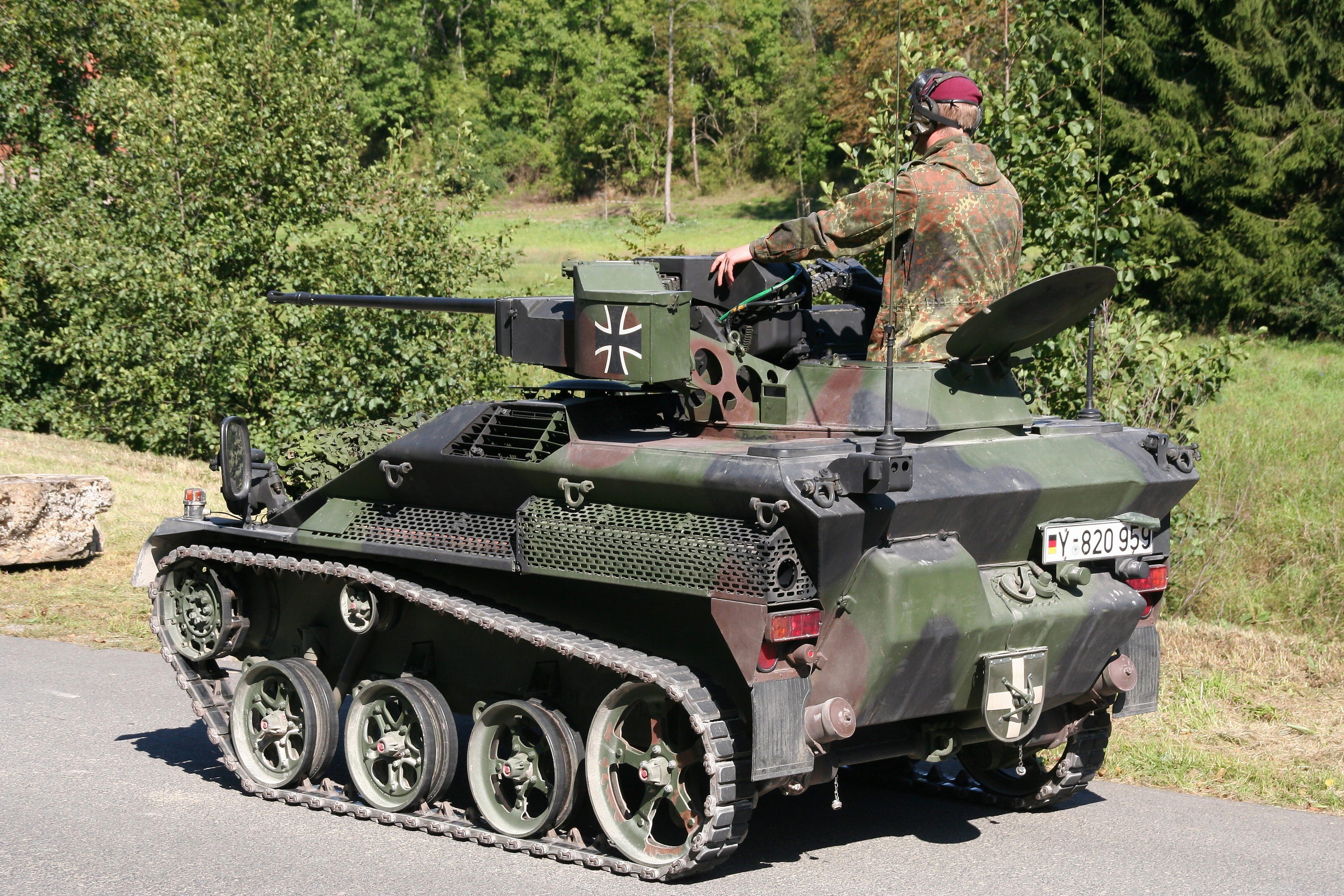 世界现役最小的德军鼹鼠空降装甲车 很q很迷你