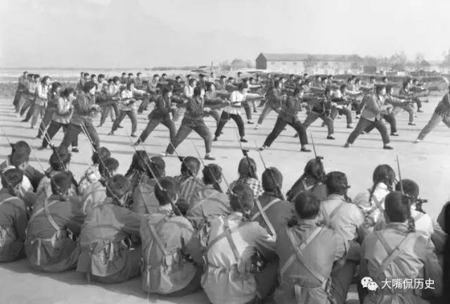 70年代新兵训练图片图片