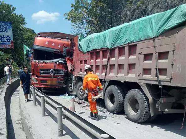 瀘州敘永321國道兩貨車相撞 致2人受傷3車受損