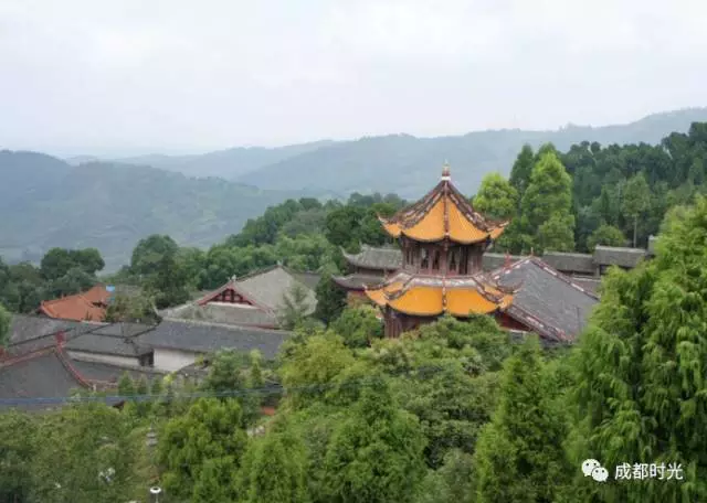 成都出發 徒步登頂藏在山林間的小寺 清新涼快!