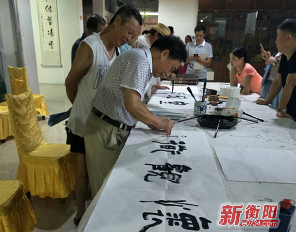 衡阳市委第三巡视组组长,书画院名誉院长徐阳林对书画院首个硬笔书法