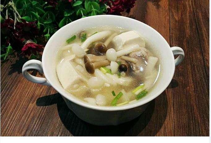 蘑菇烧豆腐汤图片