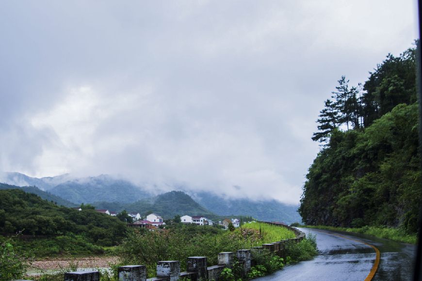 69再向西是正在开发的万佛山原始森林景区.城冲69