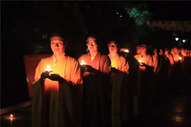 大相国寺传灯法会,祈愿众生远离灾厄,世界和平