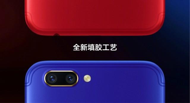 oppo r11巴薩限量版的紅藍撞色,展現oppo時尚基因