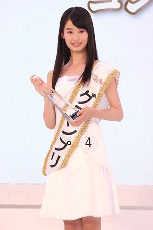 13歲美女初中生成日本國民美少女稱25歲前不戀愛