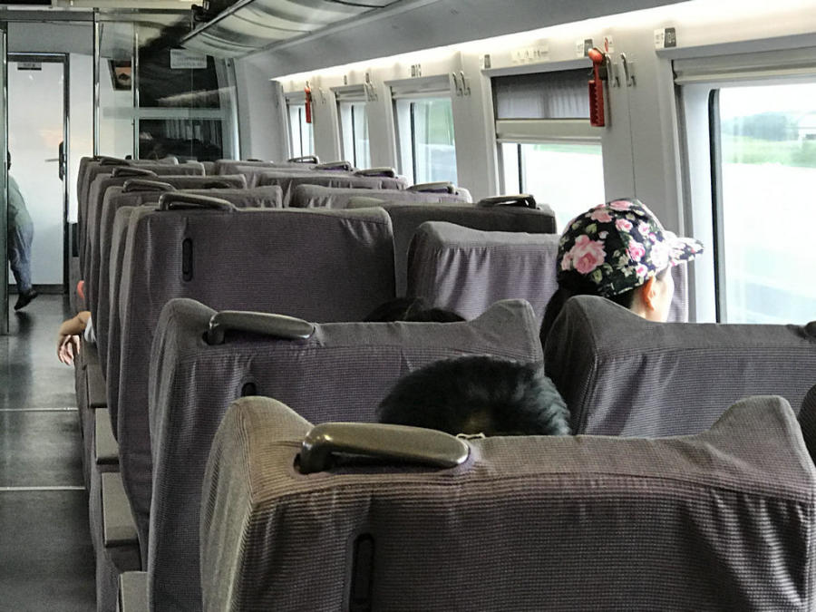 高铁一等座什么样乘客像躺椅