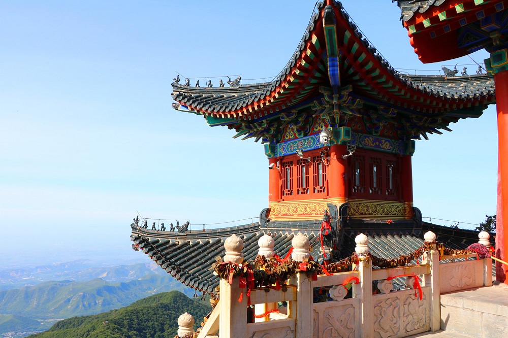 云台山建在山顶上的宫殿,竟然美如皇宫!
