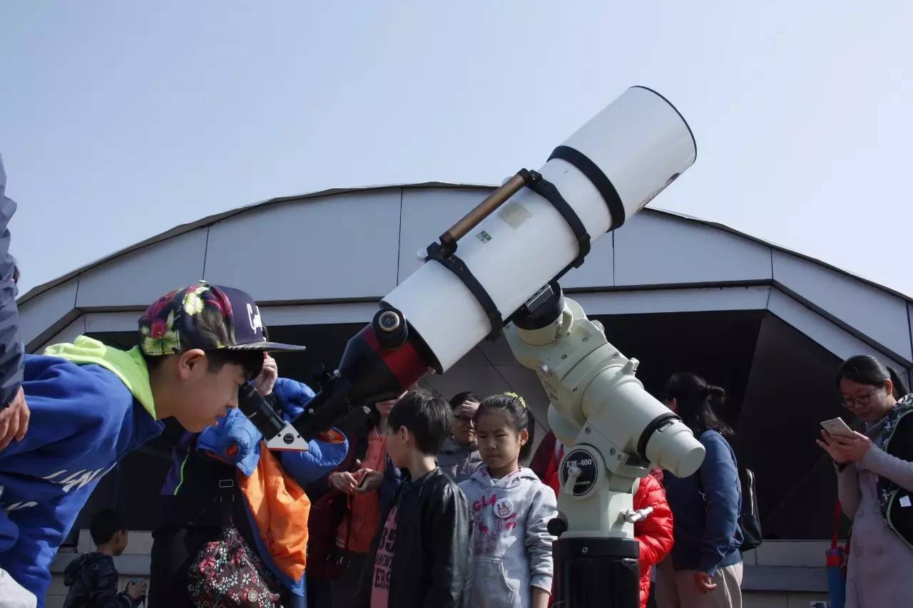 16m望遠鏡內部,近距離接觸世界前沿的天文觀測設備,並由科學家們詳細