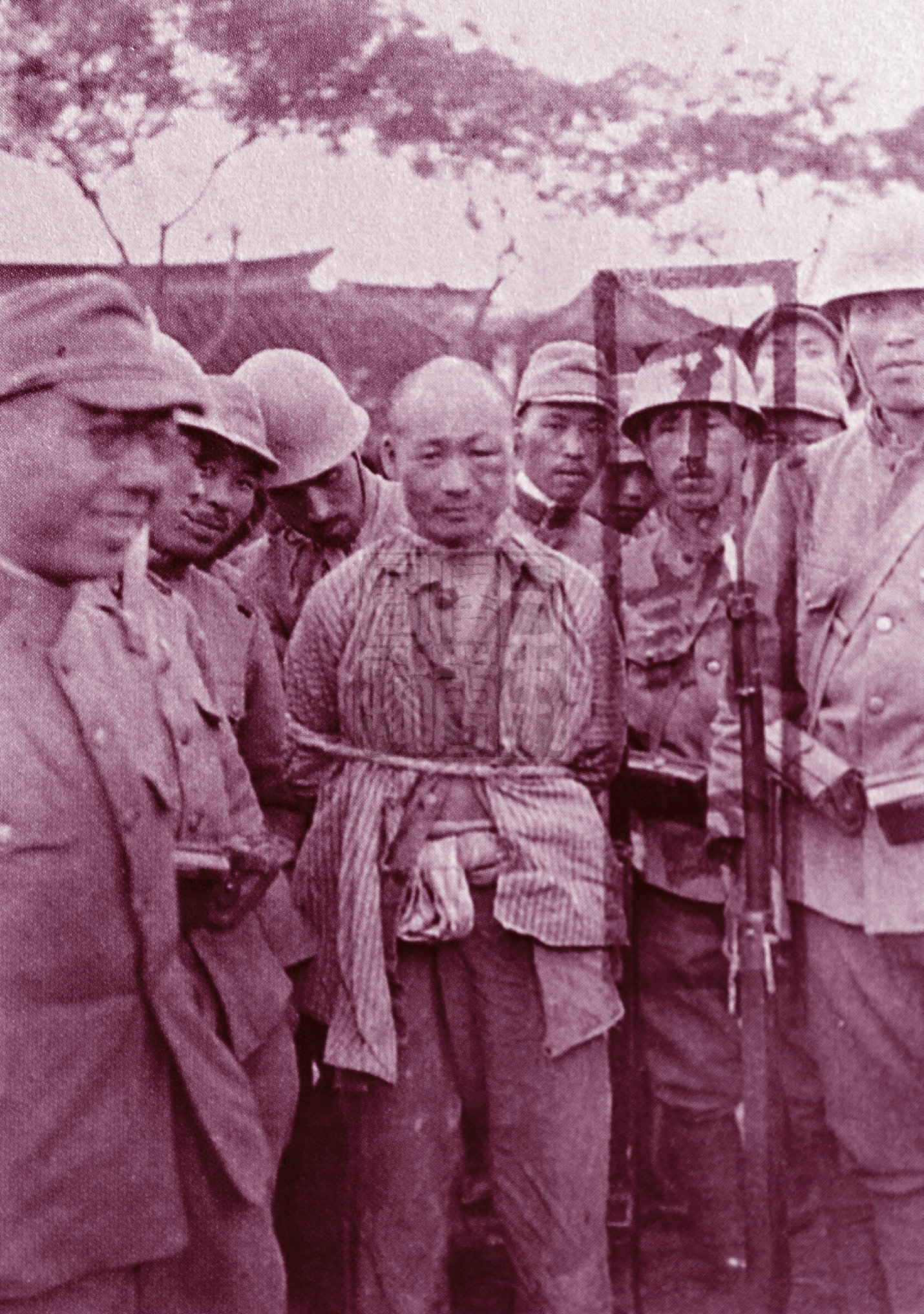 1937年10月6日,日軍一o一師團抓捕的化裝成農民的中國正規軍.