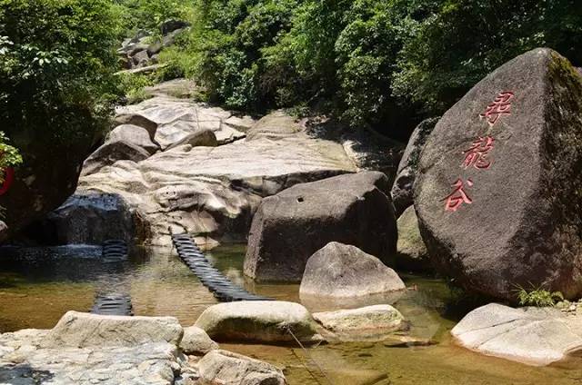 九嶷山尋龍谷是第四紀冰川遺址,位於九嶷山三分石景區,是喀斯特地貌原