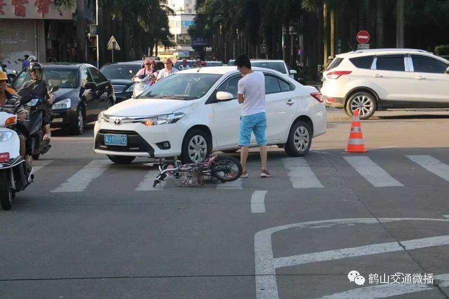 【曝光警示】電動車肆意闖紅燈惹車禍