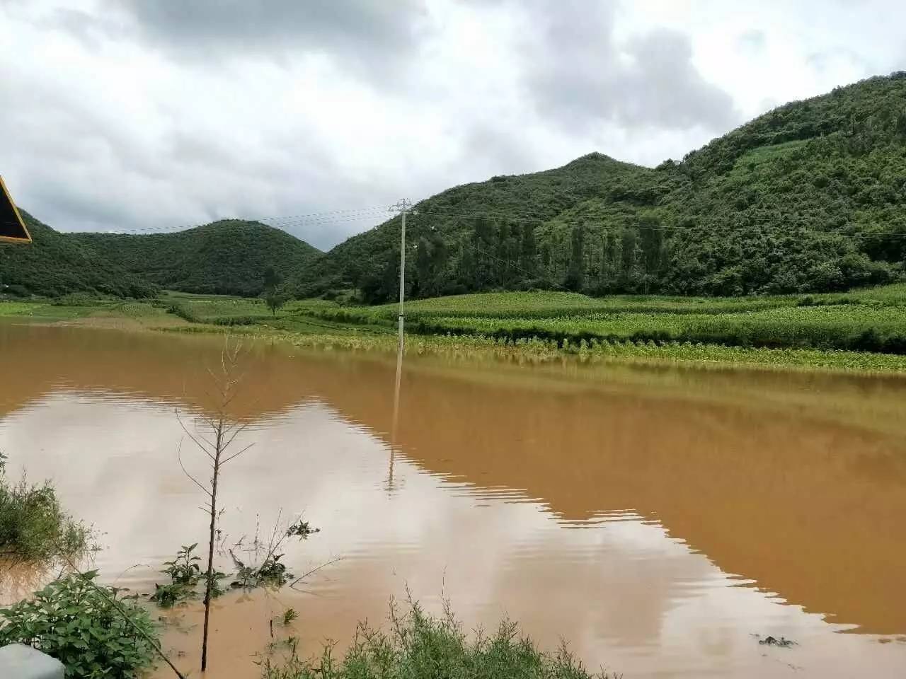 普炭一級路夾馬石路段淹水硯山往返丘北需繞行