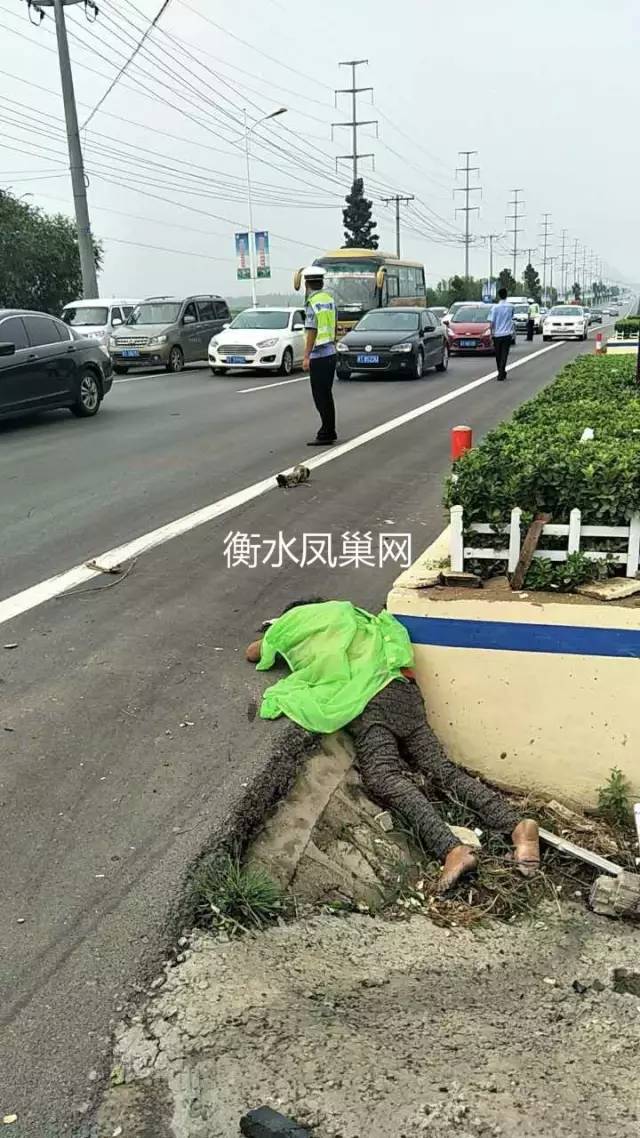 【深州資訊】衡水突發重大車禍!老人被撞飛,現場血跡斑斑,一片狼藉!