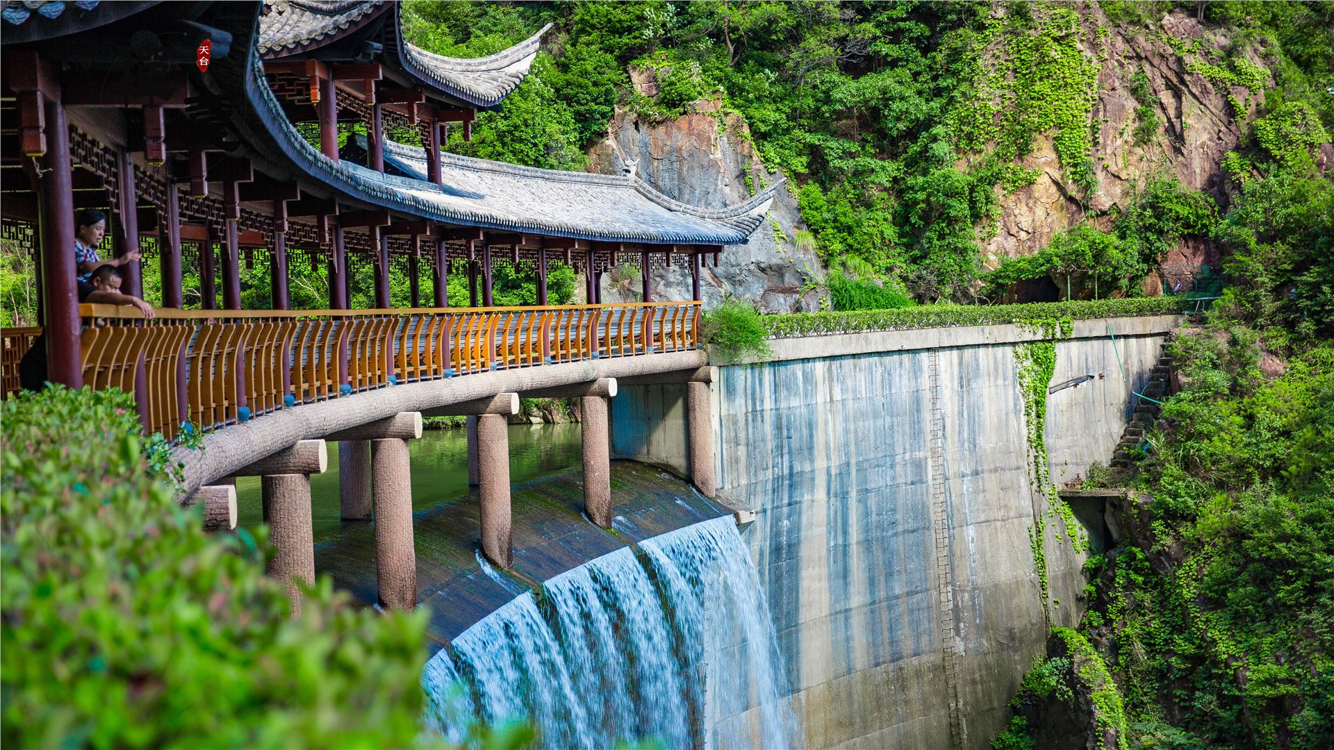 就是景區的下出口了,可以搭乘景區旅遊大巴返回天台山遊客中心