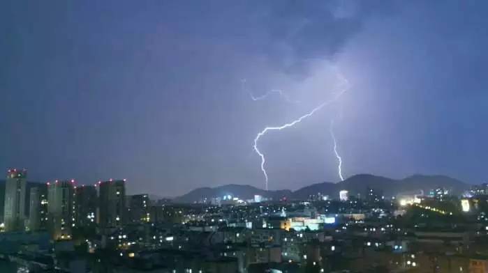 昨夜雷雨,又是哪位仙友在渡劫?