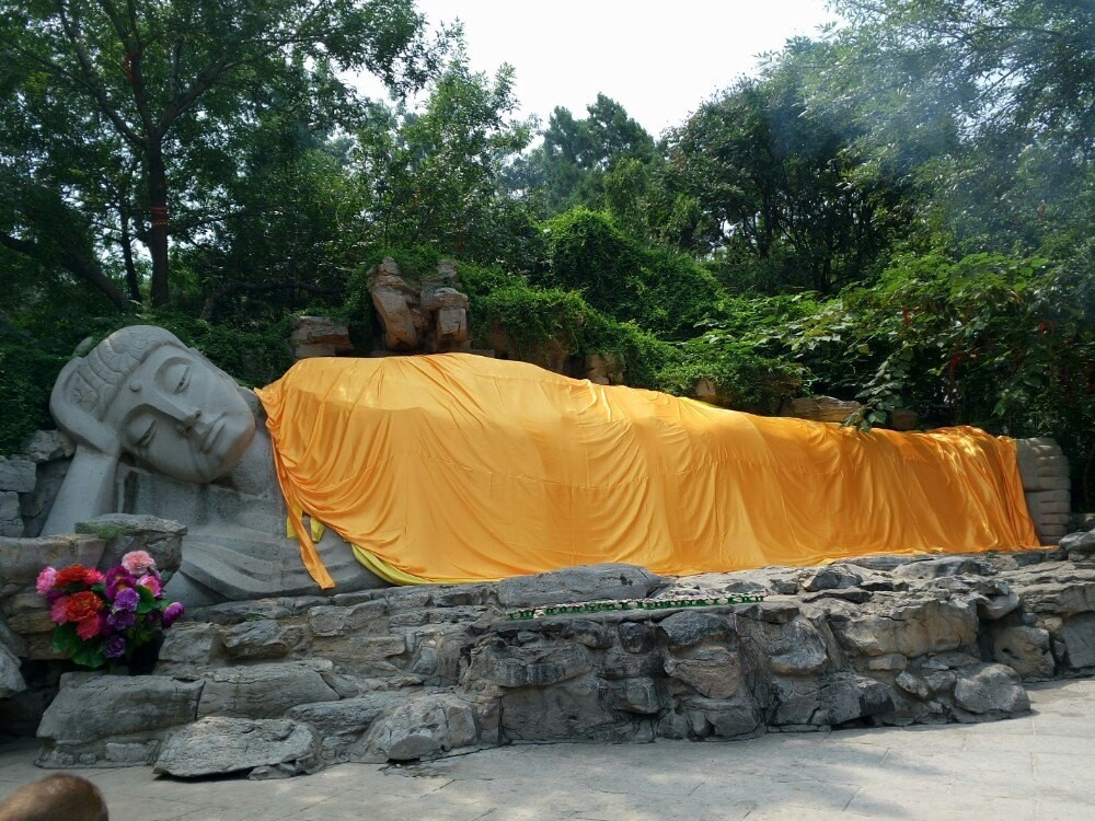 万佛洞位于千佛山北麓,是千佛山的一大胜景.