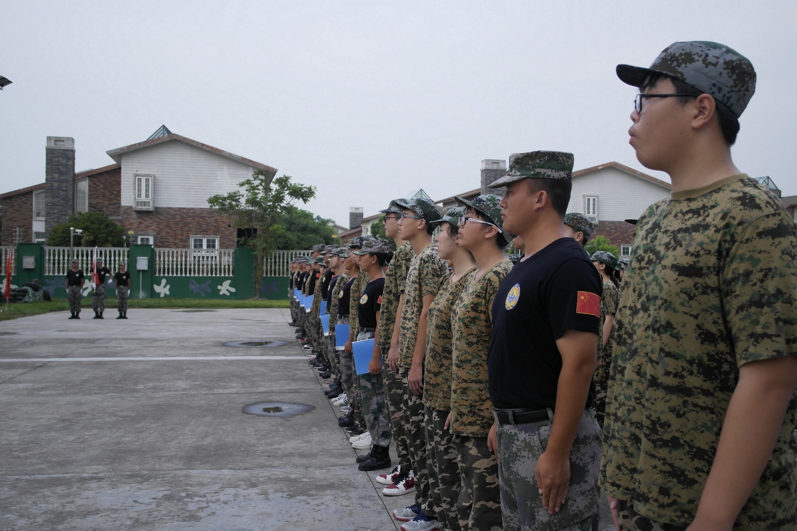 奉贤致远中学校服图片