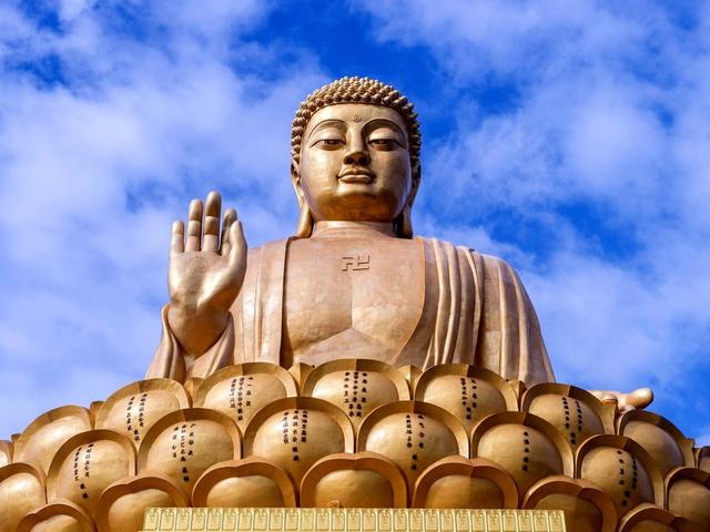 山西一老板在当地一处山上豪掷38亿建世界最大佛像