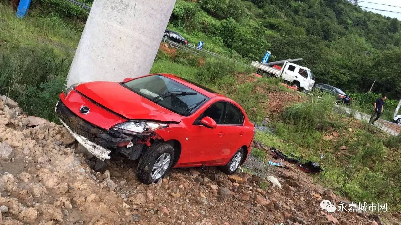 出过大车祸的车牌图片