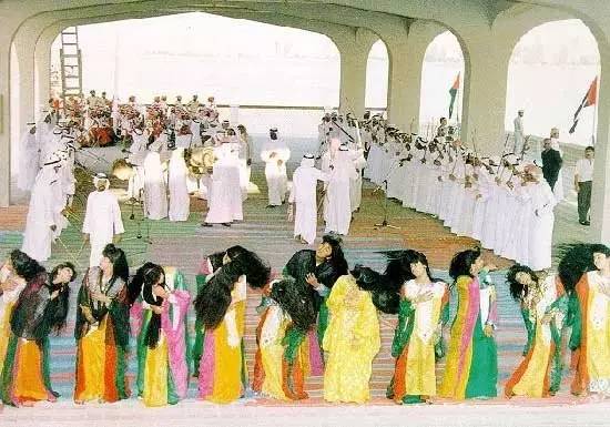 甩发舞是阿联酋特有的传统民间舞蹈