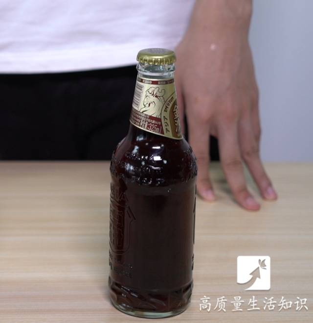 【實用】開啤酒瓶,開罐頭最快的方法,不用開瓶器,一秒鐘搞定