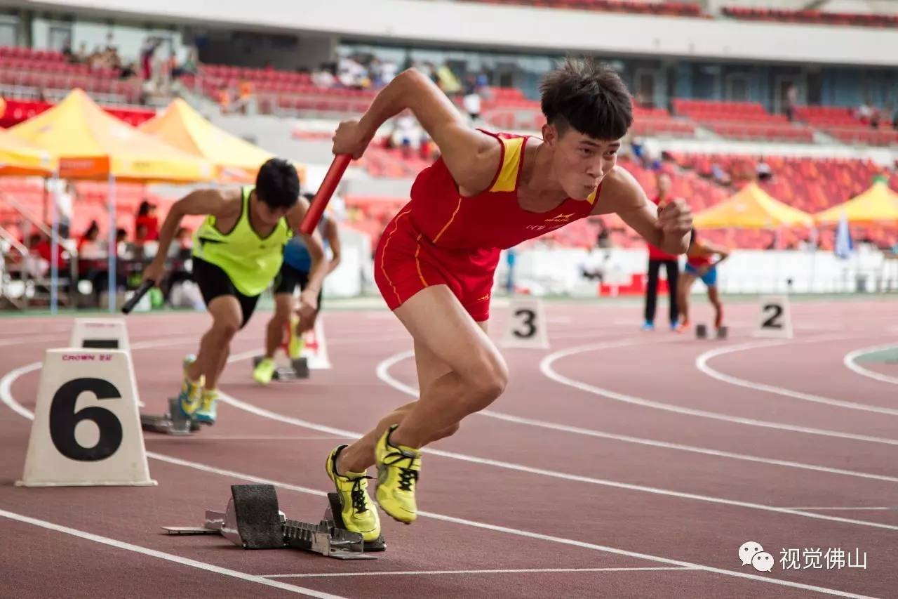 男子4x100米接力賽起跑瞬間.